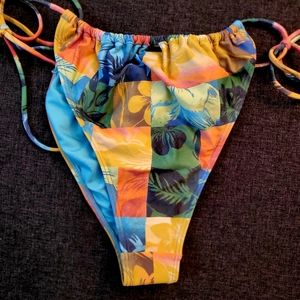 O'Neill susie floral Topanga bottom size L brand new with tags